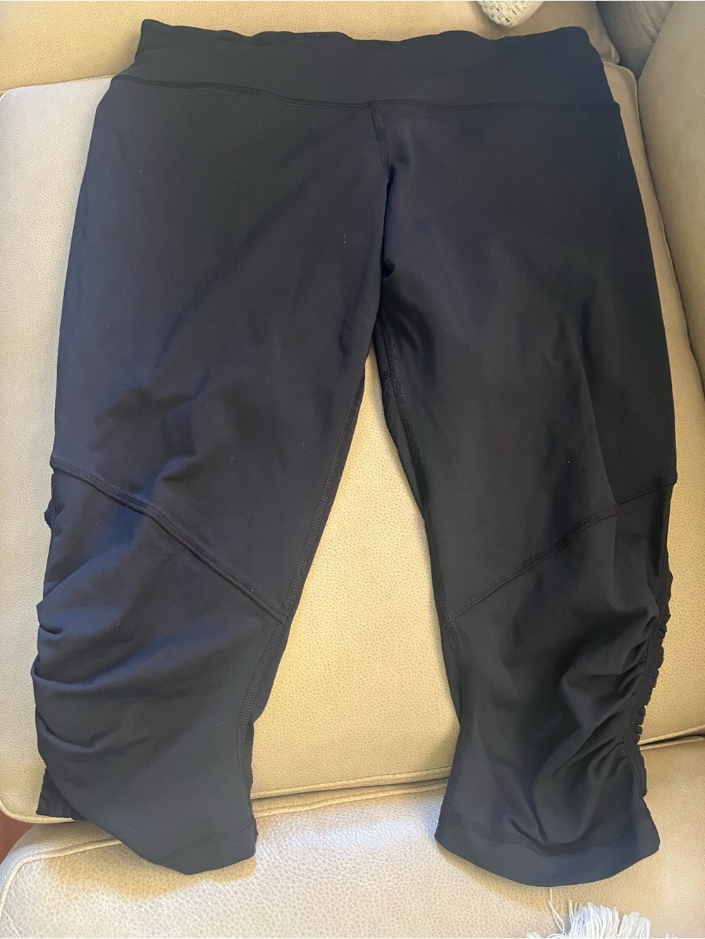 Black Lululemon Activewear Capri Leggings